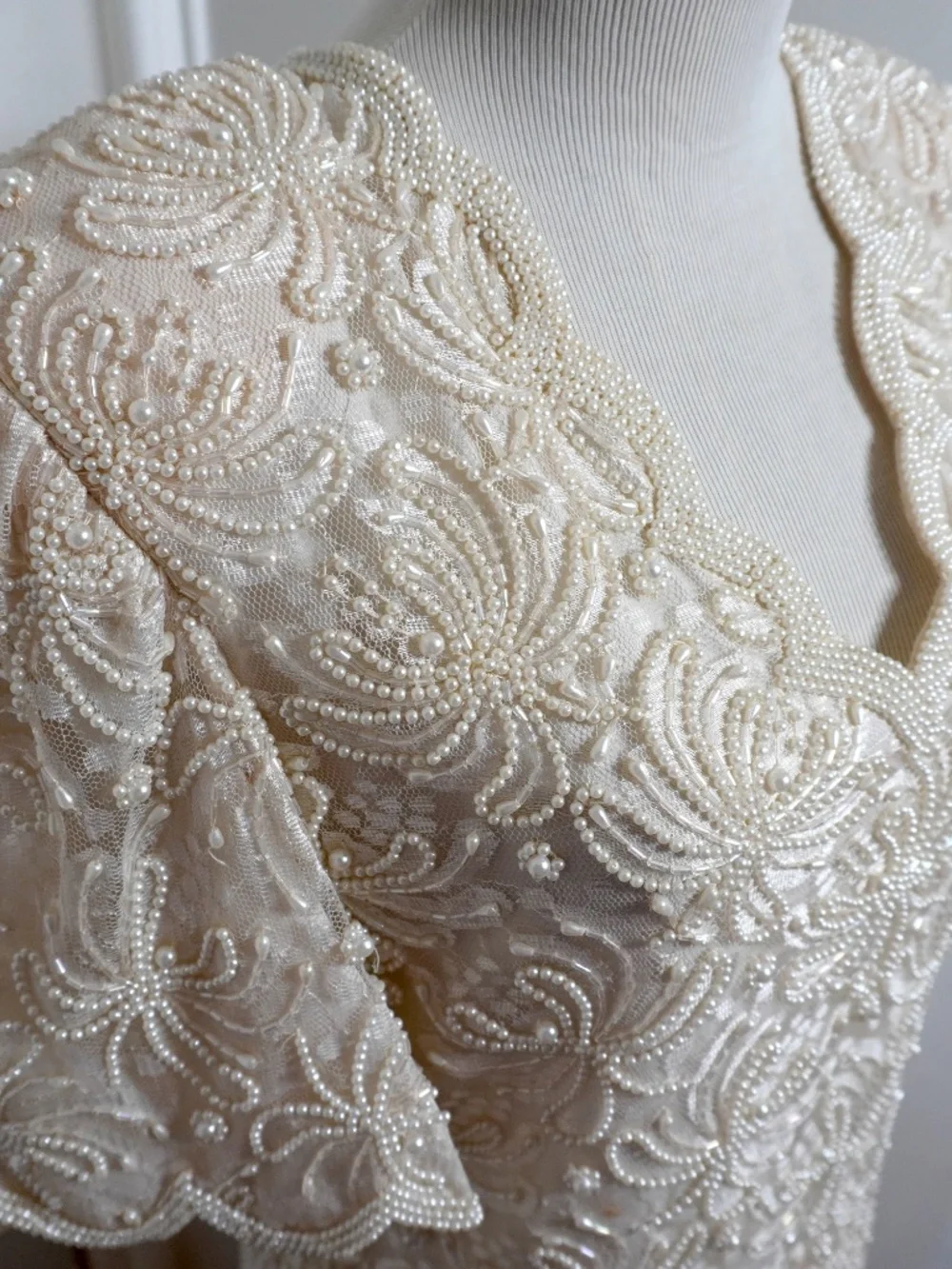 Vintage Laurence Kazar Lace, Pearls, Sequins White/Pink Formal Dress, Size M - Picture 3 of 9
